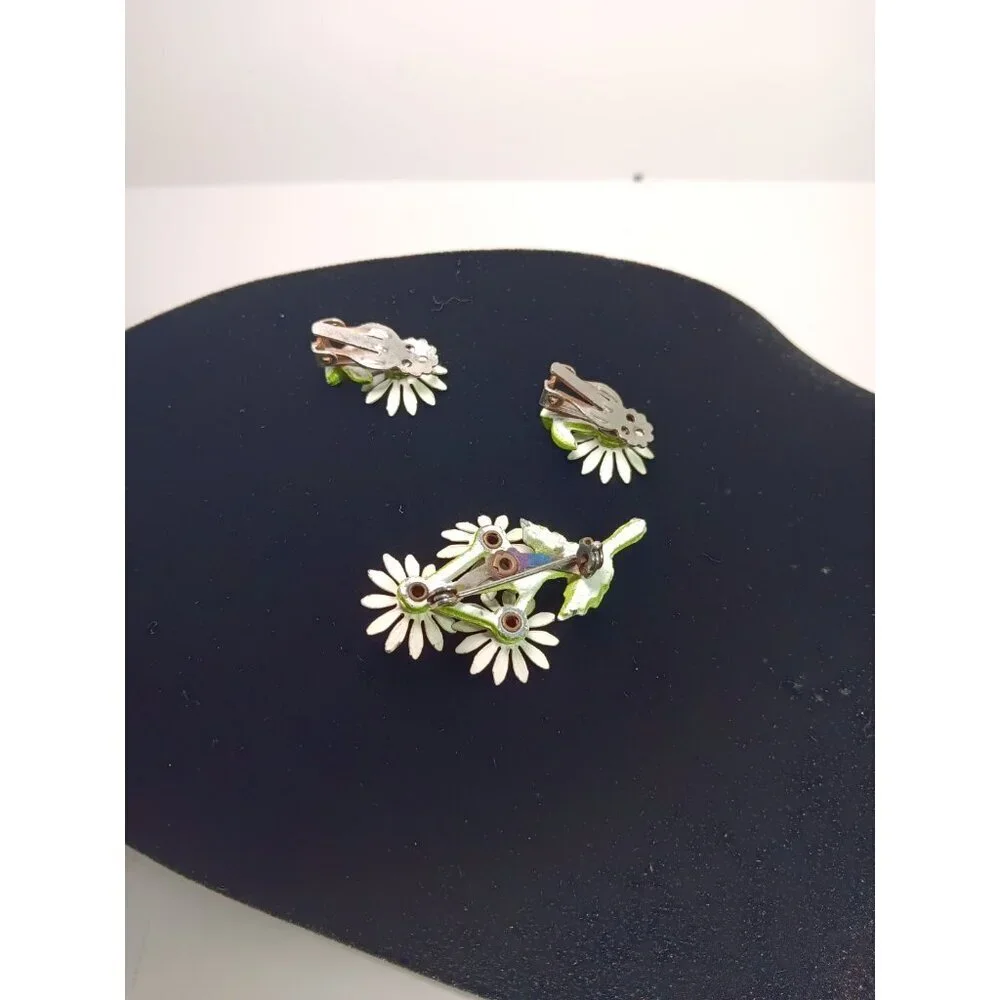 Vtg Retro 1960’s Metal & Enamel White Yellow Daisy Pin Brooch Hair Clips/ Earrin